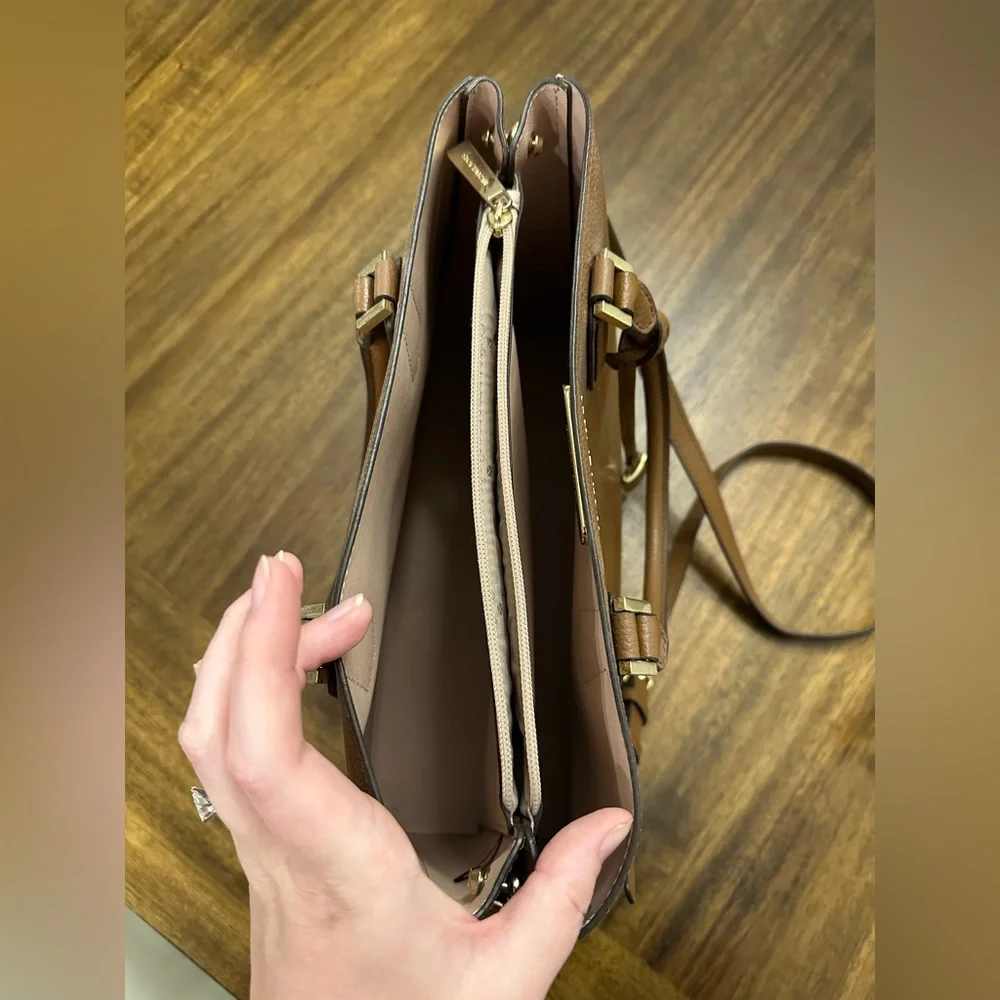 Michael Kors: Mercer Large Bag - Picture 3 of 4